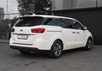 Подержанный автомобиль Kia Carnival 2018 года (4 фото)