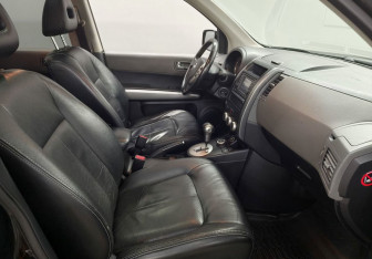 Подержанный автомобиль Nissan X-Trail 2008 года (10 фото)
