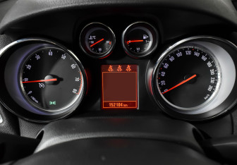 Подержанный автомобиль Opel Mokka 2013 года (12 фото)