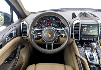 Подержанный автомобиль Porsche Cayenne 2017 года (22 фото)