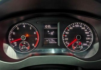 Подержанный автомобиль Volkswagen Jetta Sedan 2014 года (12 фото)