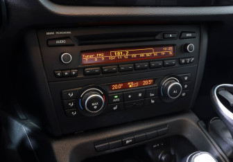 Подержанный автомобиль BMW X1 2011 года (17 фото)