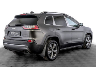 Подержанный автомобиль Jeep Cherokee 2018 года (5 фото)
