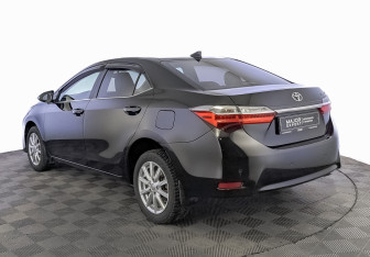 Подержанный автомобиль Toyota Corolla Sedan 2018 года (7 фото)