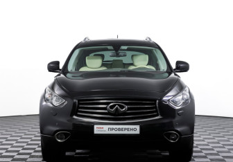 Подержанный автомобиль Infiniti QX70 2015 года (2 фото)