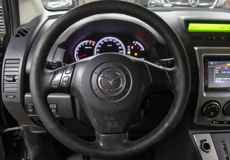 Подержанный автомобиль Mazda 5 2008 года (14 фото)