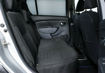 Подержанный автомобиль Renault Sandero 2017 года (9 фото)