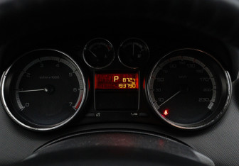 Подержанный автомобиль Peugeot 408 2014 года (12 фото)