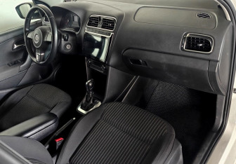 Подержанный автомобиль Volkswagen Polo Sedan 2012 года (10 фото)