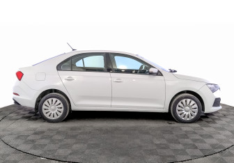 Подержанный автомобиль Skoda Rapid Liftback 2021 года (4 фото)