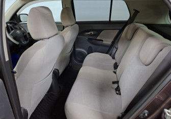 Подержанный автомобиль Toyota Ist 2007 года (11 фото)