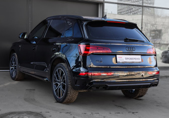 Подержанный автомобиль Audi Q5 2023 года (6 фото)