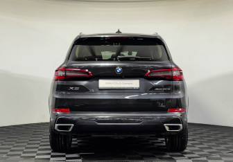Подержанный автомобиль BMW X5 2019 года (4 фото)