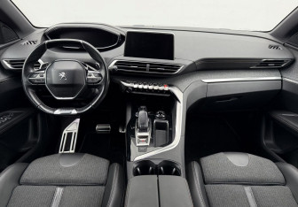 Подержанный автомобиль Peugeot 3008 2017 года (14 фото)