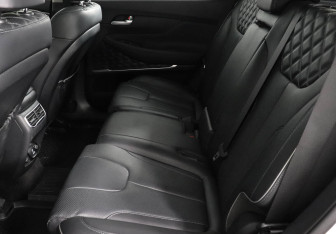 Подержанный автомобиль Hyundai Santa Fe 2021 года (13 фото)