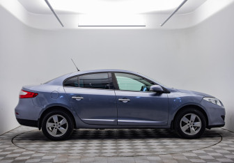 Подержанный автомобиль Renault Fluence 2010 года (4 фото)