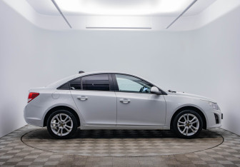 Подержанный автомобиль Chevrolet Cruze Sedan 2014 года (4 фото)