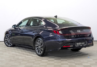 Подержанный автомобиль Hyundai Sonata 2022 года (7 фото)