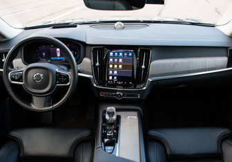 Подержанный автомобиль Volvo S90 2021 года (24 фото)