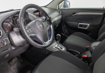 Подержанный автомобиль Opel Antara 2010 года (9 фото)