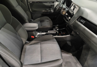 Подержанный автомобиль Mitsubishi Outlander 2021 года (9 фото)