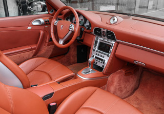 Подержанный автомобиль Porsche 911 Convertible 2007 года (12 фото)
