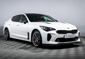 Подержанный автомобиль Kia Stinger 2021 года (3 фото)