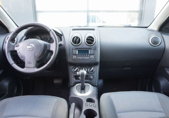 Подержанный автомобиль Nissan Qashqai 2012 года (12 фото)