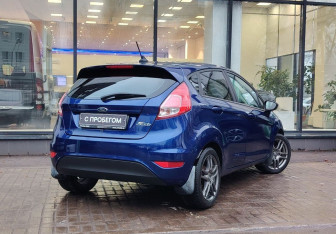 Подержанный автомобиль Ford Fiesta Hatchback 2017 года (8 фото)