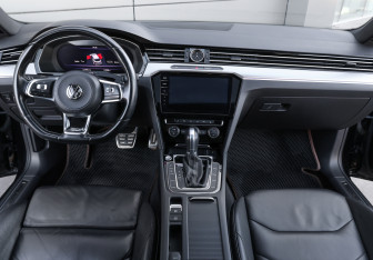 Подержанный автомобиль Volkswagen Arteon 2018 года (14 фото)