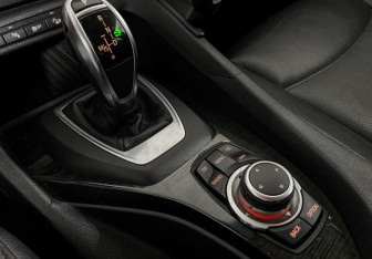 Подержанный автомобиль BMW X1 2011 года (16 фото)