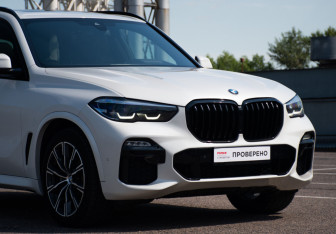 Подержанный автомобиль BMW X5 2019 года (32 фото)