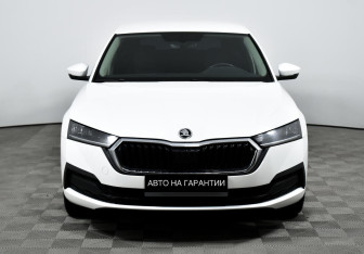 Подержанный автомобиль Skoda Octavia Liftback 2021 года (2 фото)