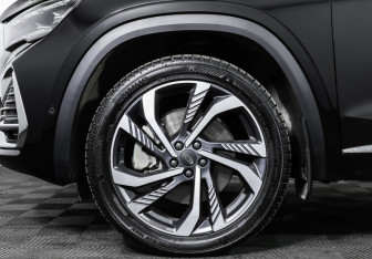 Подержанный автомобиль Geely Monjaro 2023 года (31 фото)