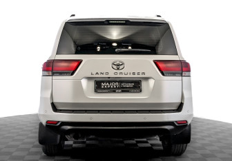 Подержанный автомобиль Toyota Land Cruiser Suv 2023 года (6 фото)