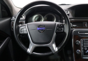 Подержанный автомобиль Volvo XC70 2012 года (15 фото)