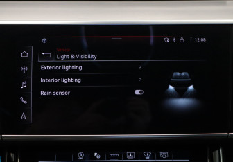 Подержанный автомобиль Audi A8 2021 года (20 фото)