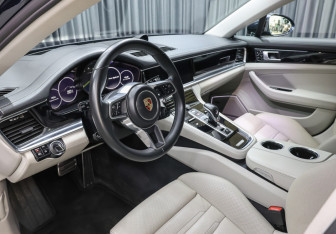 Подержанный автомобиль Porsche Panamera Wagon 2019 года (17 фото)