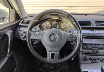 Подержанный автомобиль Volkswagen Passat Sedan 2012 года (21 фото)
