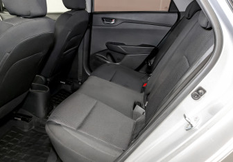 Подержанный автомобиль Hyundai Solaris Sedan 2021 года (12 фото)