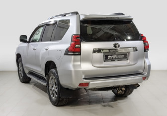 Подержанный автомобиль Toyota Land Cruiser Prado 2018 года (7 фото)