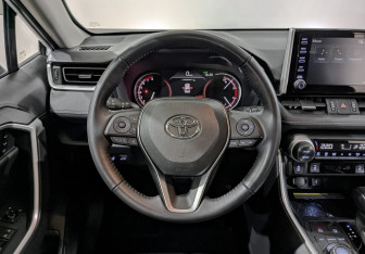 Подержанный автомобиль Toyota RAV4 2021 года (22 фото)