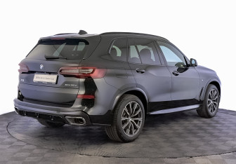 Подержанный автомобиль BMW X5 2022 года (5 фото)