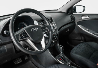 Подержанный автомобиль Hyundai Solaris Hatchback 2015 года (7 фото)