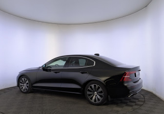 Подержанный автомобиль Volvo S60 2019 года (7 фото)