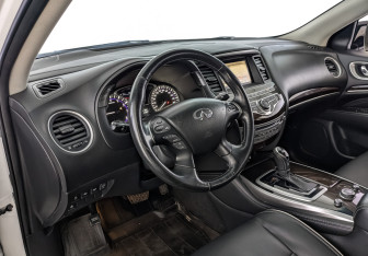 Подержанный автомобиль Infiniti QX60 2018 года (15 фото)