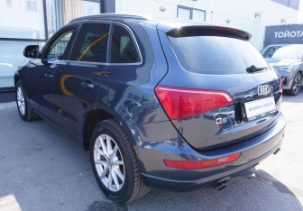 Подержанный автомобиль Audi Q5 2011 года (7 фото)