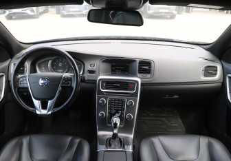 Подержанный автомобиль Volvo S60 2014 года (12 фото)
