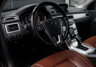 Подержанный автомобиль Volvo XC70 2015 года (17 фото)