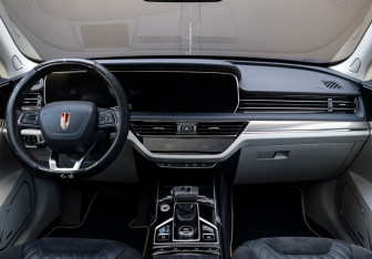 Подержанный автомобиль Hongqi HS5 2023 года (12 фото)